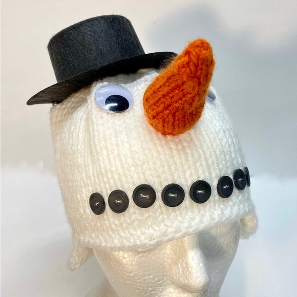 NWT Hand Knit Childs Snowman Hat with Googly Eyes and Top Hat Size 3-10 Years - Picture 9 of 9